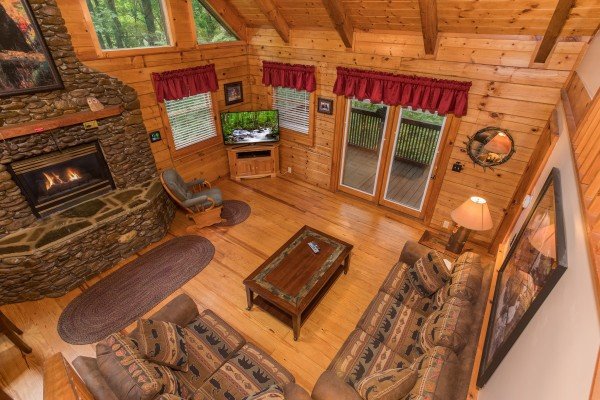 at bear's lair a 2 bedroom cabin rental located in pigeon forge